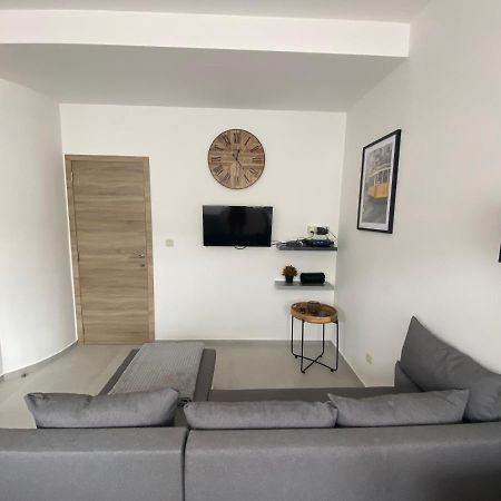 1-C Superbe Appartement Tres Calme Et Bien Decore Charleroi Exteriör bild