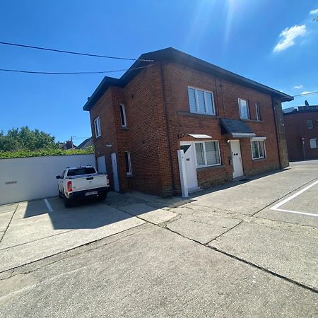 1-C Superbe Appartement Tres Calme Et Bien Decore Charleroi Exteriör bild