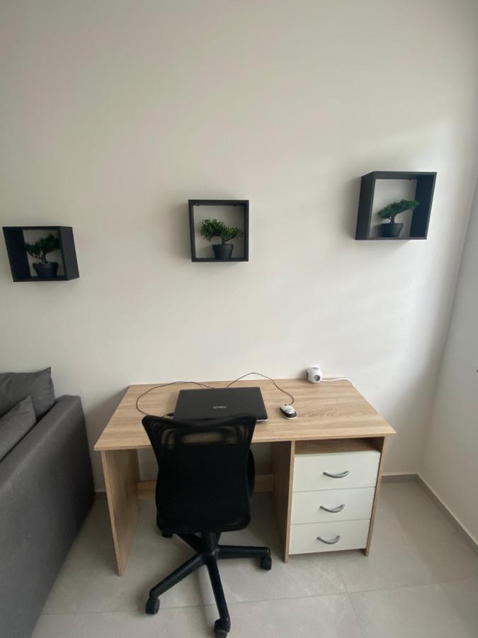 1-C Superbe Appartement Tres Calme Et Bien Decore Charleroi Exteriör bild