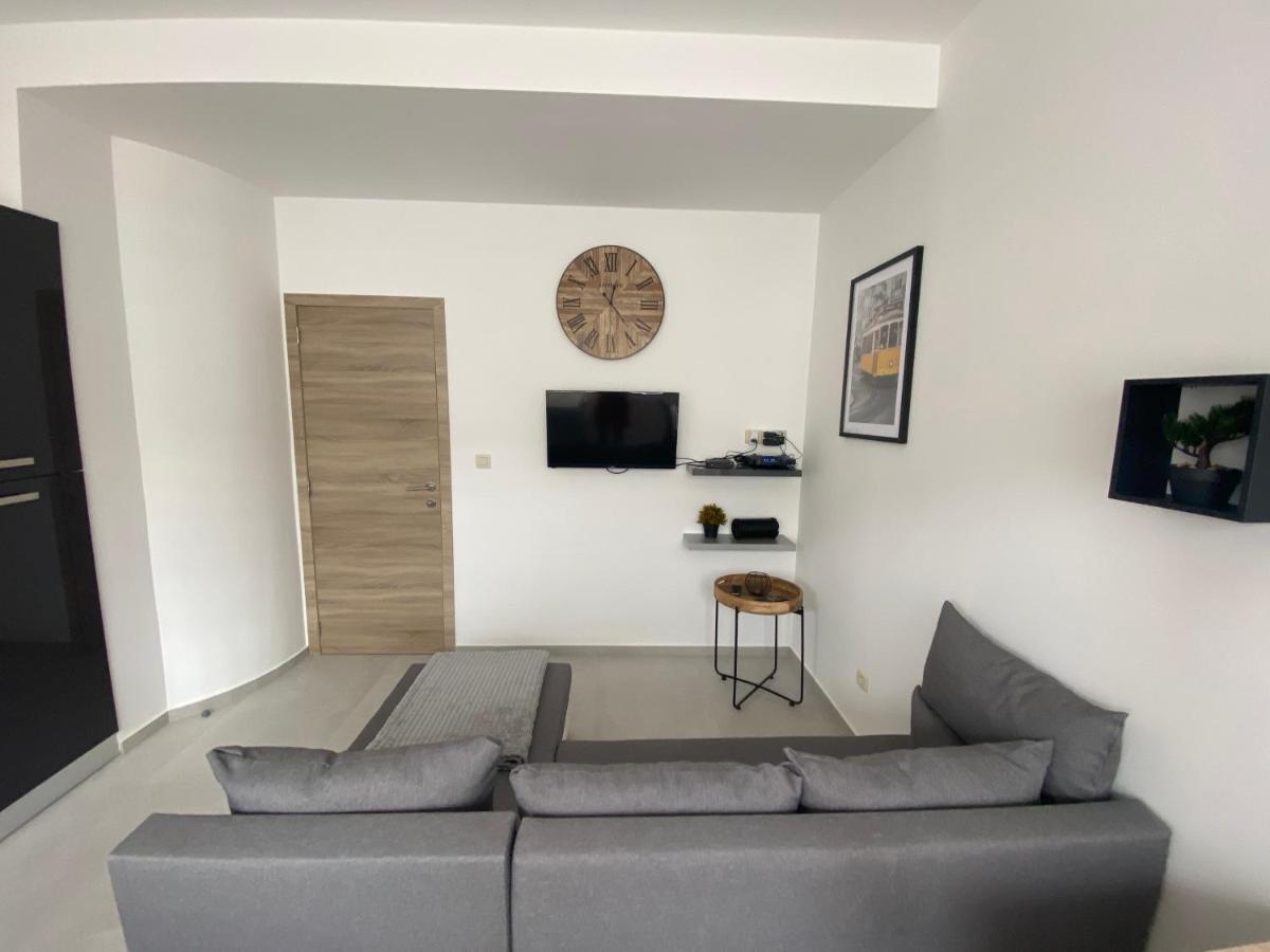 1-C Superbe Appartement Tres Calme Et Bien Decore Charleroi Exteriör bild