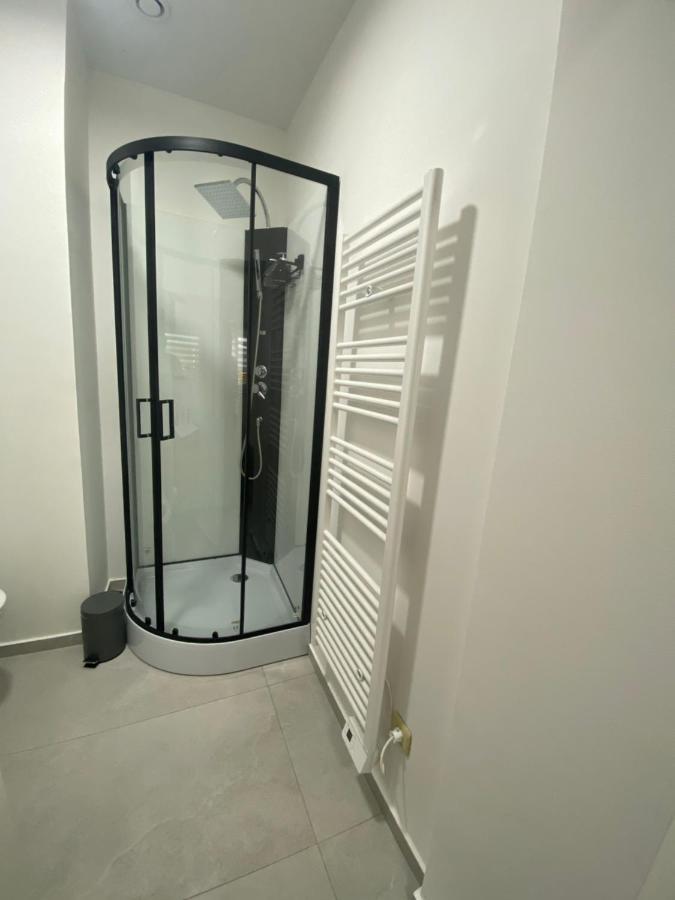 1-C Superbe Appartement Tres Calme Et Bien Decore Charleroi Exteriör bild
