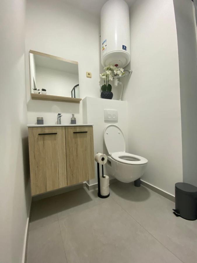 1-C Superbe Appartement Tres Calme Et Bien Decore Charleroi Exteriör bild