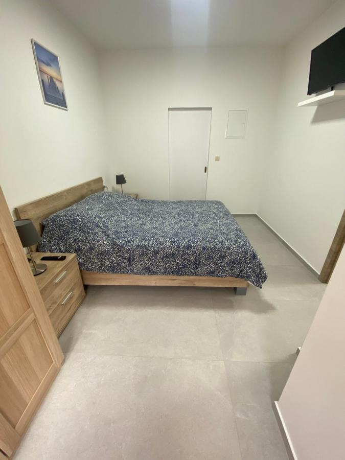 1-C Superbe Appartement Tres Calme Et Bien Decore Charleroi Exteriör bild