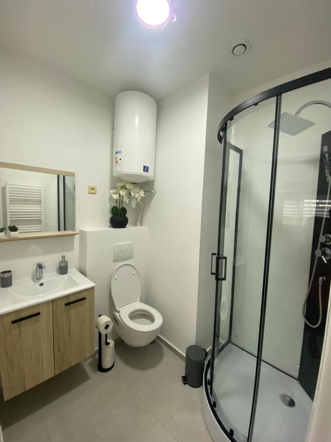 1-C Superbe Appartement Tres Calme Et Bien Decore Charleroi Exteriör bild